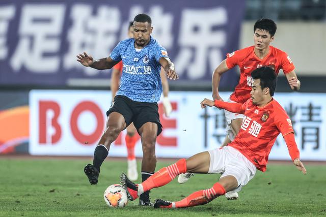 日本门将早川友基：坚持拼搏，争取优异成绩